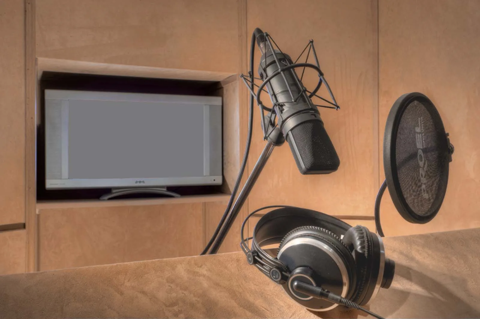 Elevate Your Brand: The Impact of Professional Voice-overs in Advertising