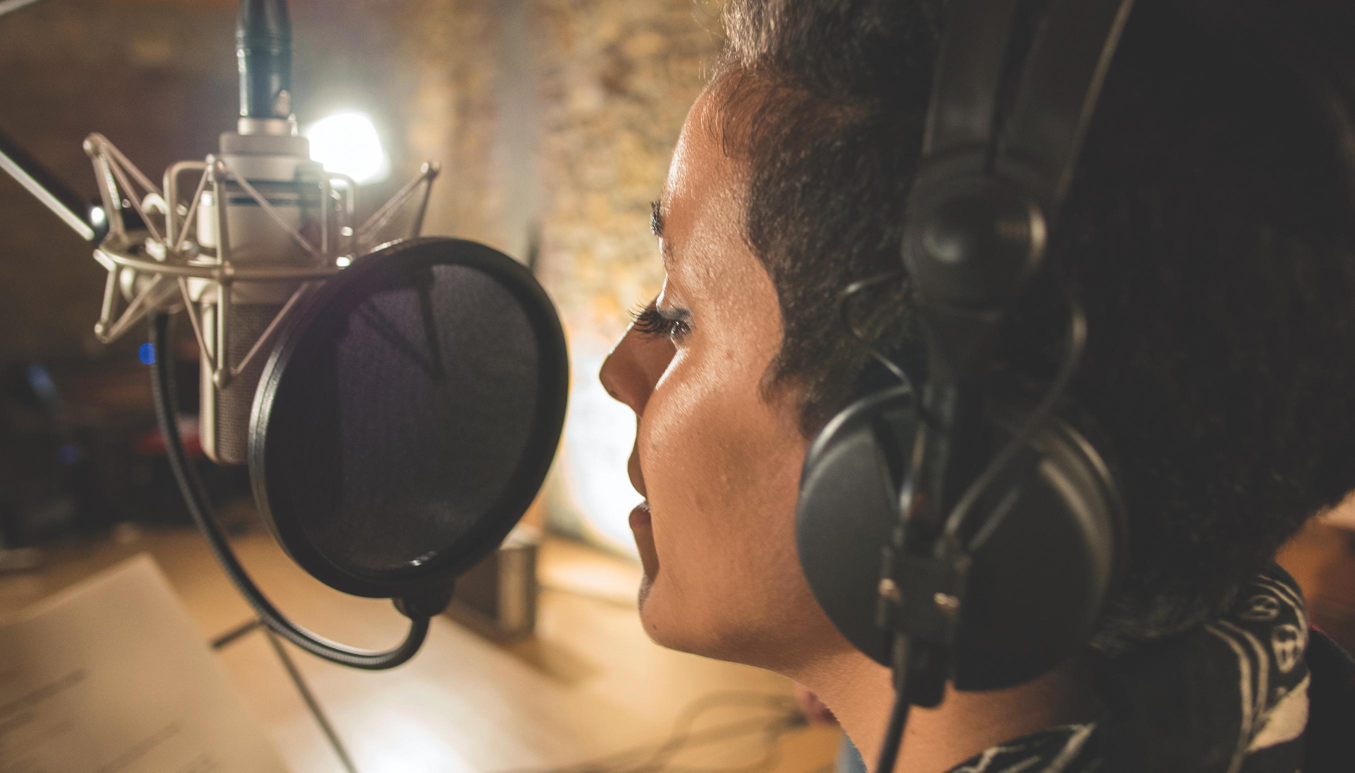 Clarity & Charisma: Premium Voice Talent for Any Project